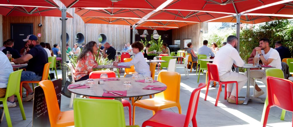 Terrasse extérieur au 2M Restaurant